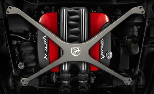 2013 SRT Viper 8.4-liter V10 двигатель
