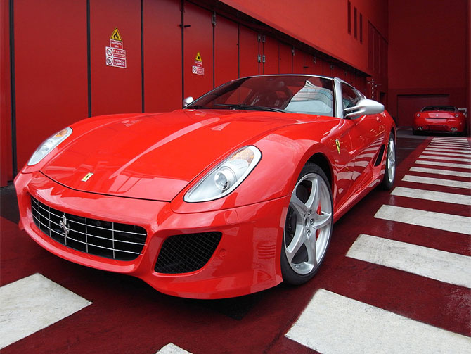 готовые модели Ferrari на заводе