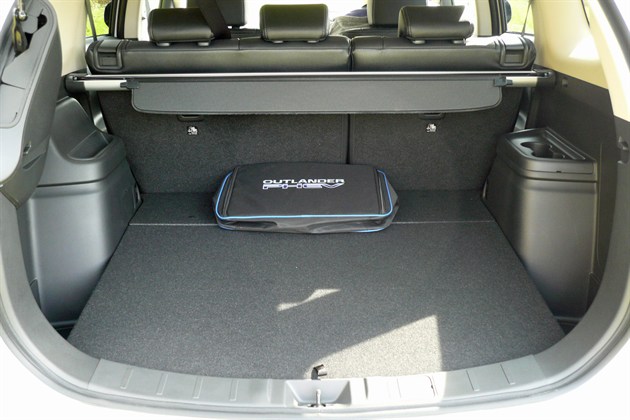 Mitsubishi Outlander PHEV багажник