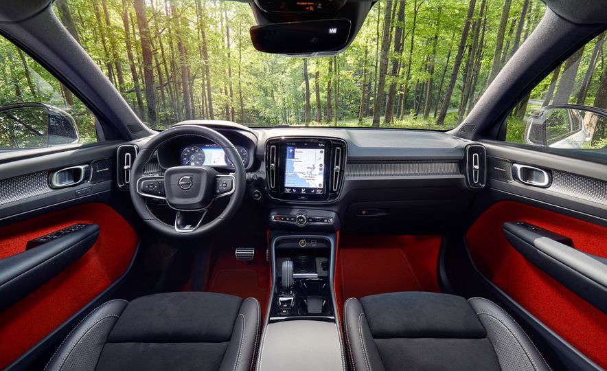 панель Volvo XC40 T5 AWD 2019