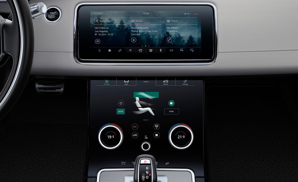 главный экран Range Rover Evoque 2020 года 
