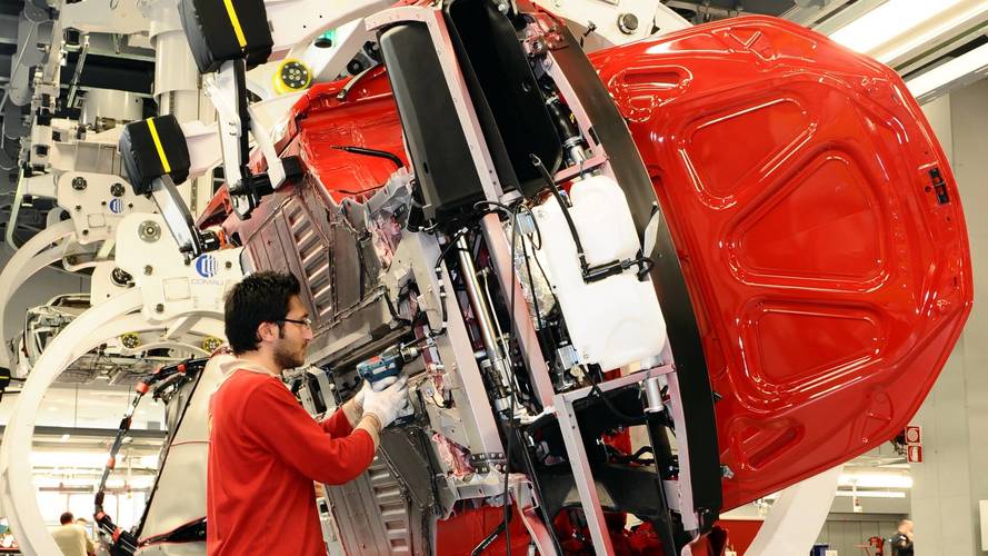сборка моделей Ferrari на заводе