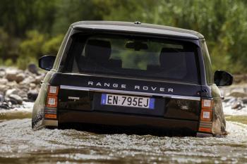 2013 Range Rover в воде