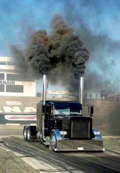 черный дым из дизельного грузовика