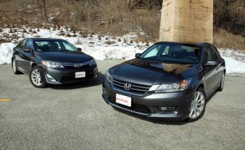 Toyota Camry модели 2013 года vs. Honda Accord модели 2013 года