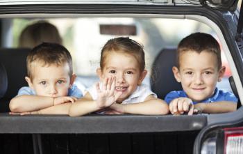 дети в автомобиле