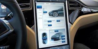 экран Tesla Model S