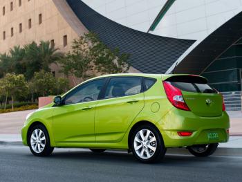 2012 Hyundai Accent GS зеленого цвета