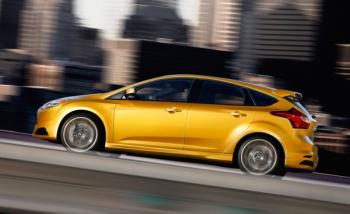 купить 2013 Ford Fokus ST 2013 Ford Focus ST сбоку