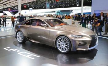 очень красивый автомобиль Lexus LF-CC Concept очень красивый автомобиль Lexus LF-CC Concept