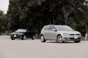 Mazda 3 модели 2015 года против Volkswagen Golf модели 2015 года