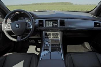 салон 2015 Jaguar XFR-S