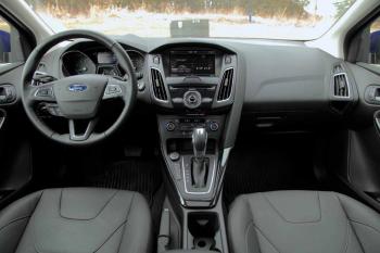 салон ford focus 2015