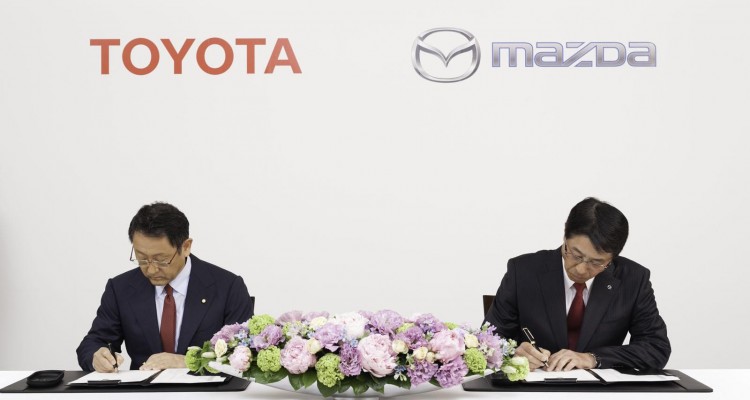 Toyota и Mazda 