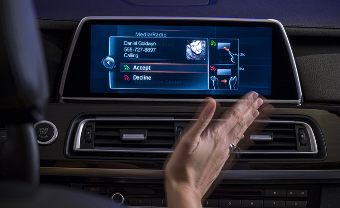 управление автомобилем при помощи жестов