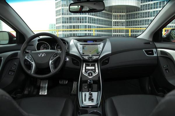 вид салона 2013 Hyundai Elantra Coupe