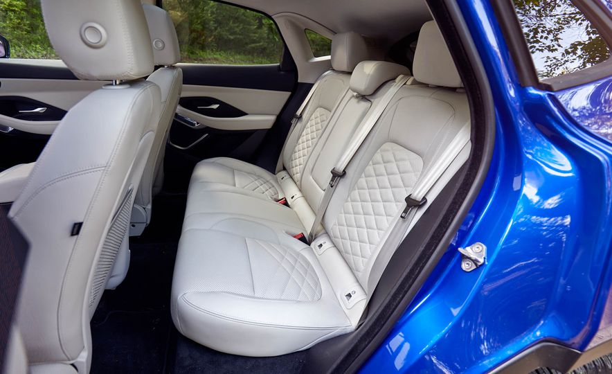задние сидения Jaguar E-Pace 2018